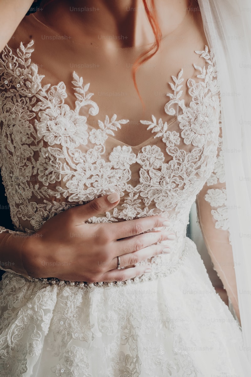 Choosing the Perfect Wedding Dress with Straps and Lace: A Comprehensive Guide