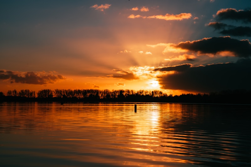 Capturing the Magic: Sunset Ceremonies and Golden Hour Photography