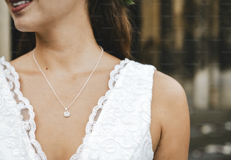 Affordable Yet Stunning Necklaces for Your Wedding Day: The Perfect Finishing Touch