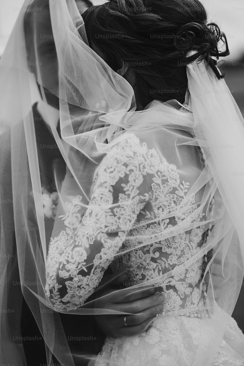 Simple vs. Ornate Veils: Choosing the Perfect Bridal Attire for Your Special Day