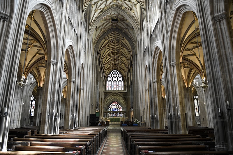 Exploring Cathedral Veils and Cultural Traditions: A Symbol of Grace and Heritage