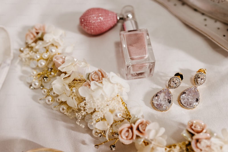 Why Customizable Bridesmaid Wristwear is the Perfect Choice for Your Wedding