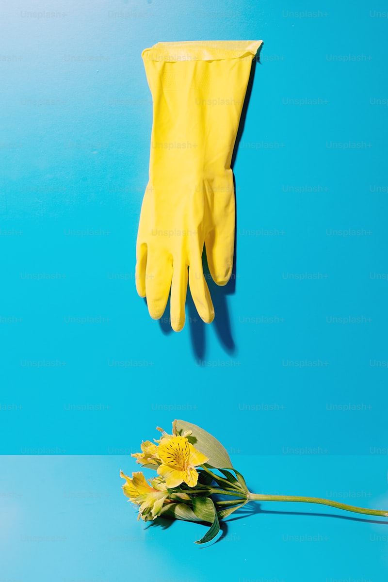 Satin Gloves for All Seasons: A Stylish Accessory for Every Occasion