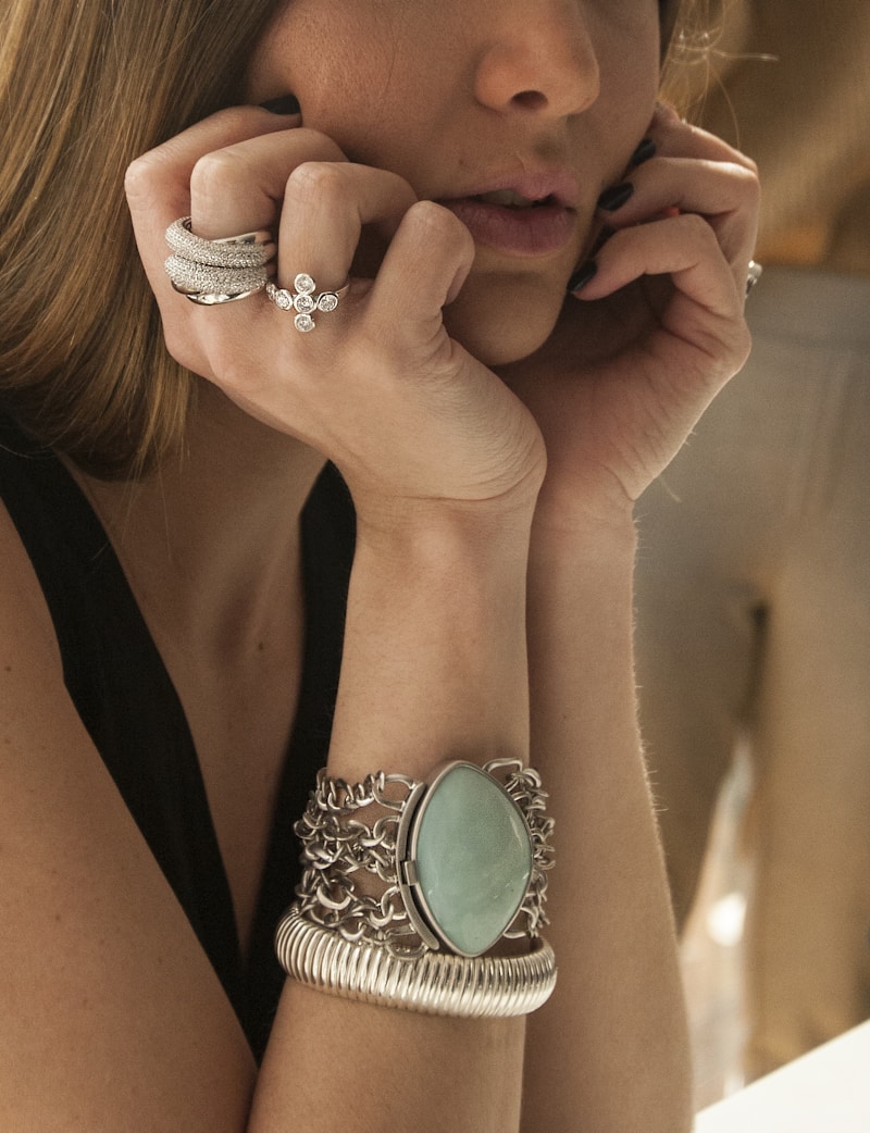 Timeless Jewelry Pieces for Brides: A Comprehensive Guide