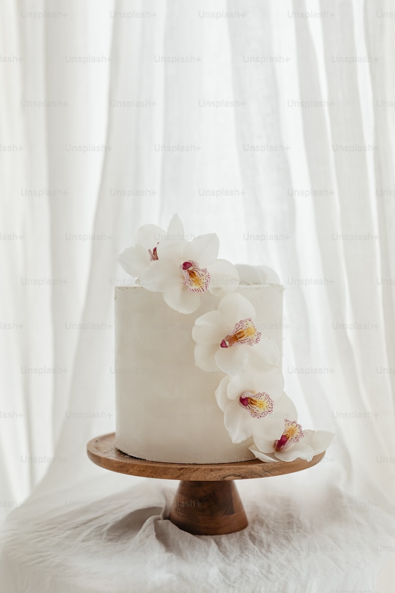 Enchanting Flora-Infused Wedding Cakes: A Guide to Nature's Delights