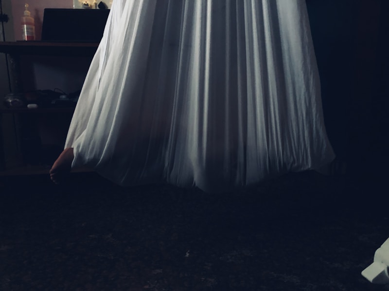 How to Get Creases Out of a Wedding Dress: A Comprehensive Guide