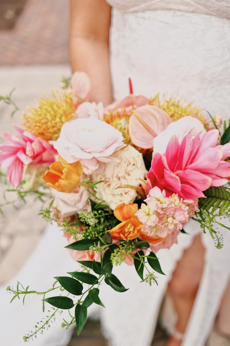 How to Elegantly Utilize Floral Accents in Your Bridal Ensemble