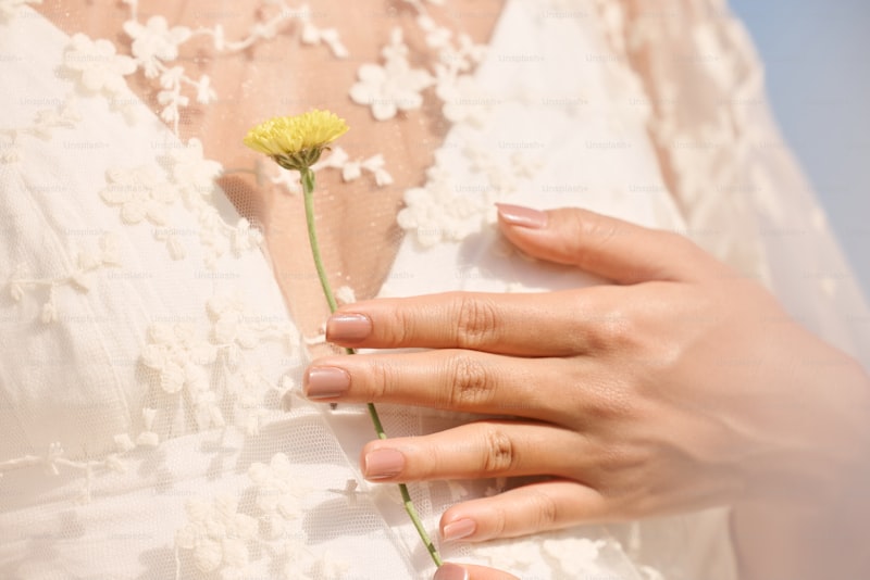 Fashion Forward: Fingertip Veils for the Chic Bride