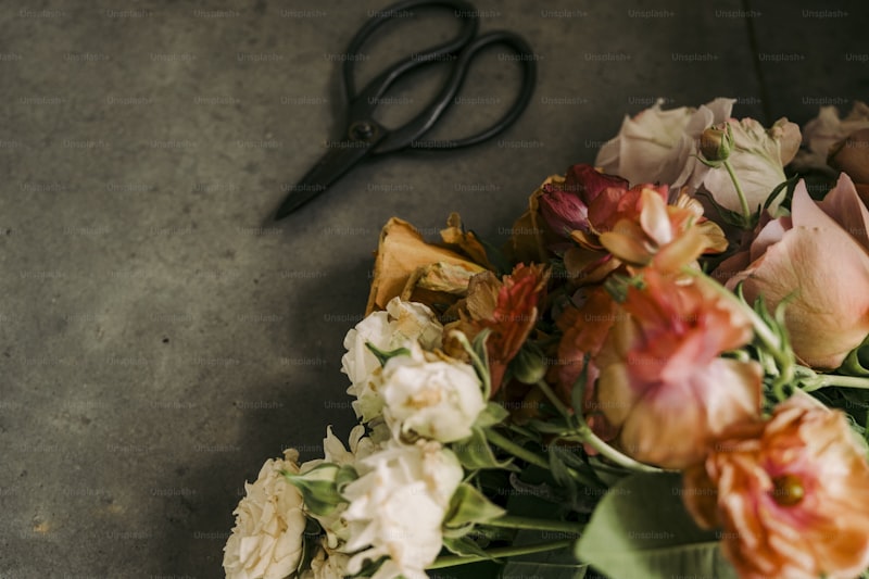 The Charm of Neutral Wedding Bouquets: A Comprehensive Guide