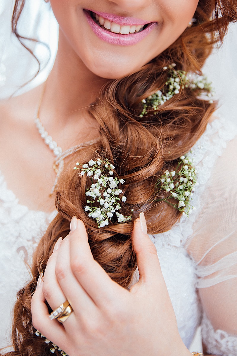 Unique Wedding Hair Accessories with Combs: Elevate Your Bridal Look