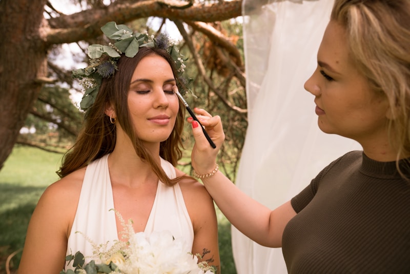 Elevate Your Bridal Look with Gilded Wedding Hair Comb Accessories