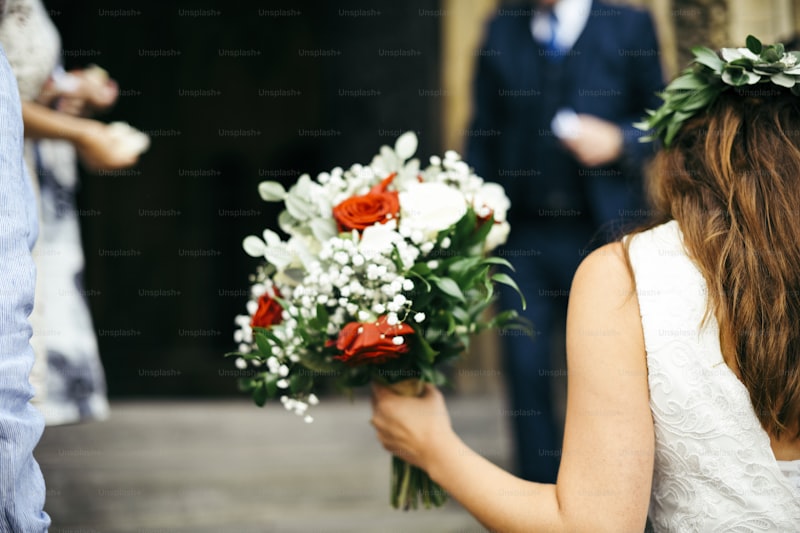 Radiant Floral Crowns for Weddings: The Ultimate Guide to Choosing the Perfect Accessory