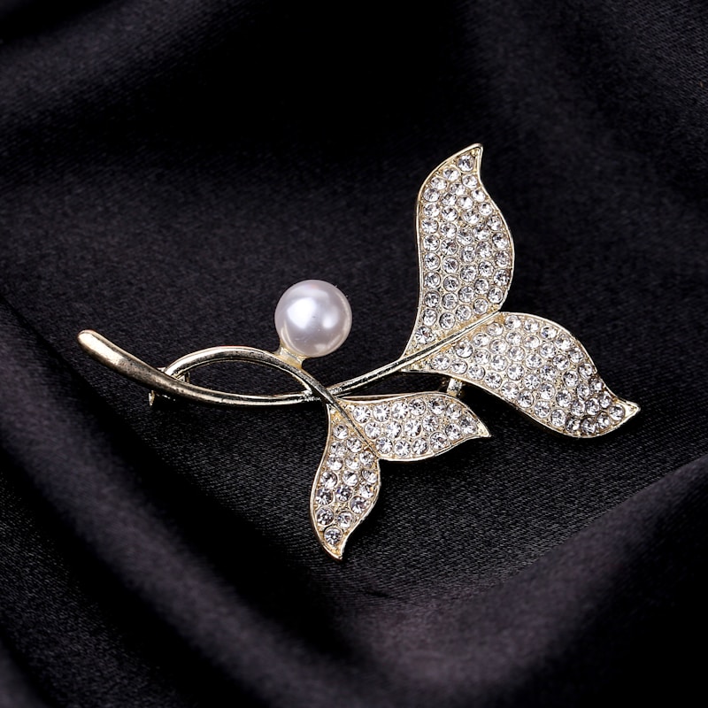 Enamel and Gemstone Brooch Accents: A Timeless Fashion Statement