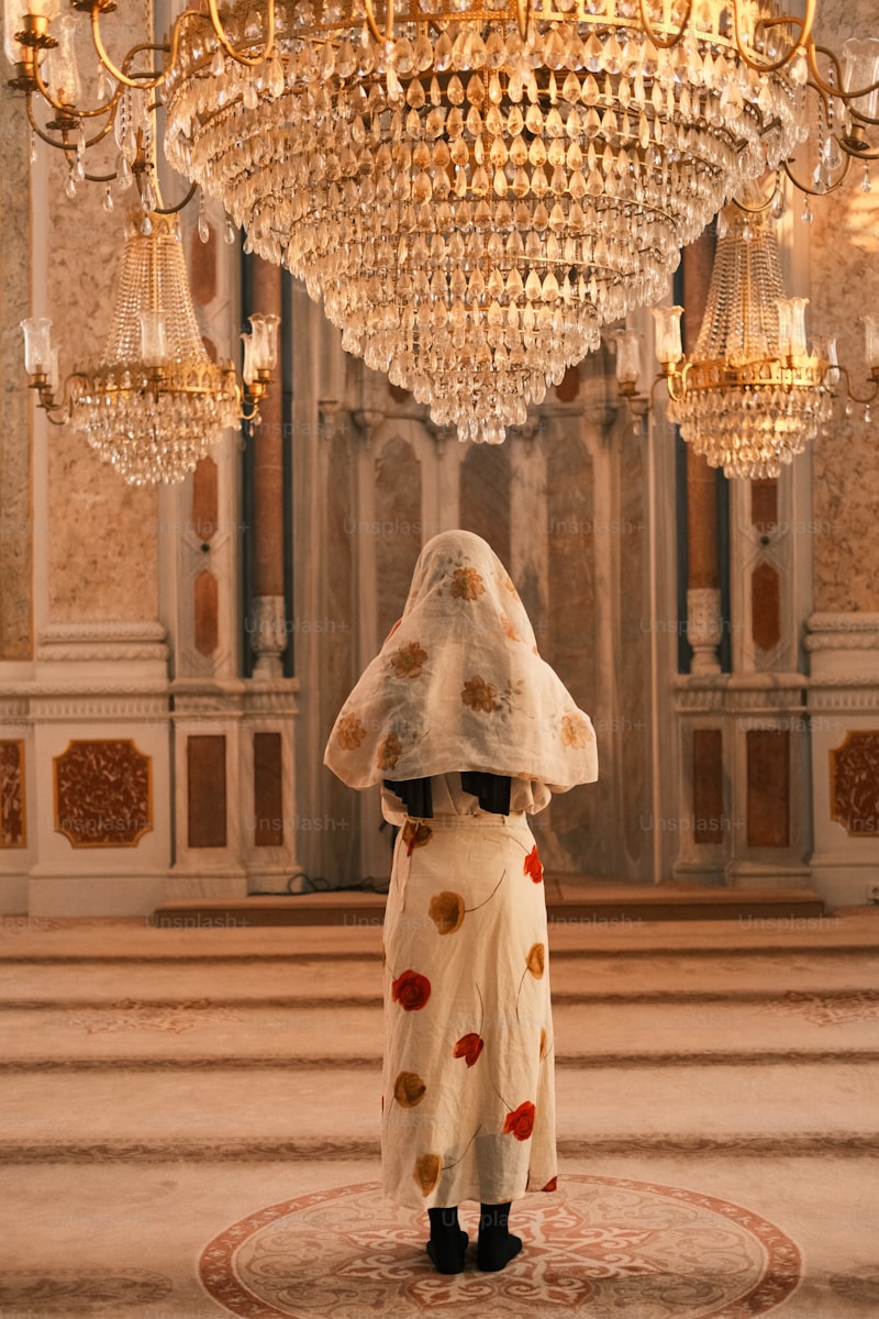 Unveiling the Latest Fashionable Cathedral Veil Trends: Find Your Perfect Match for the Big Day