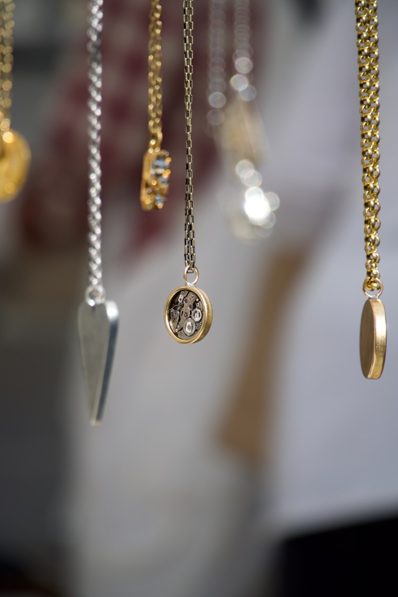 Exploring the World of Personalized Keepsake Jewelry: A Timeless Treasure