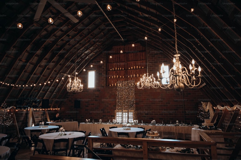 Exploring Rustic Chic Wedding Elements: The Perfect Blend of Romance and Nature