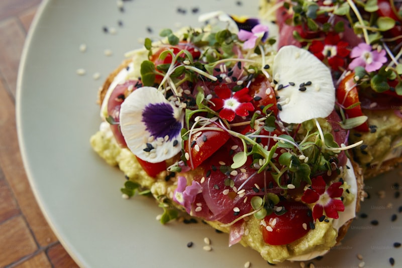 Discover the Beauty and Flavor of Edible Flowers in Wedding Cakes