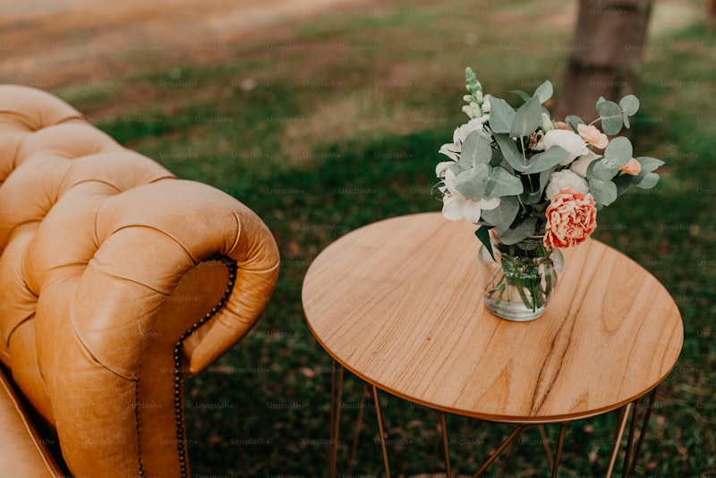 Choosing the Perfect Kneeling Bench for Your Wedding: A Comprehensive Guide