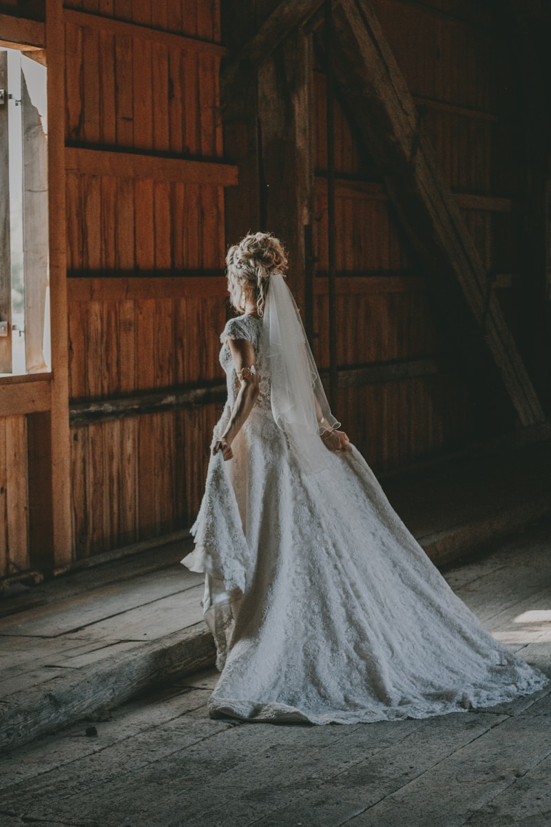 The Ultimate Guide to Wedding Dress Timelines