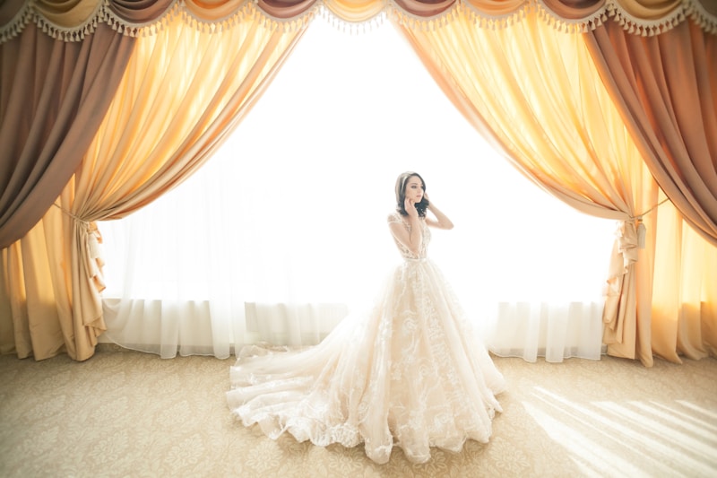 Creating the Perfect Glamorous Wedding Day Look: A Comprehensive Guide