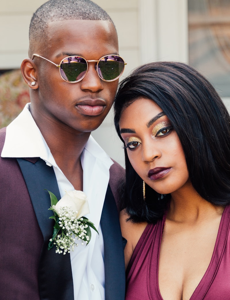 Why Bulk Sunglasses for Weddings are a Must-Have Accessory