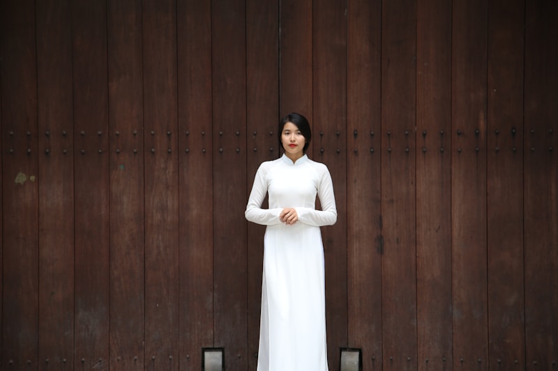 High Low Bridal Dresses: Balancing Elegance and Playfulness