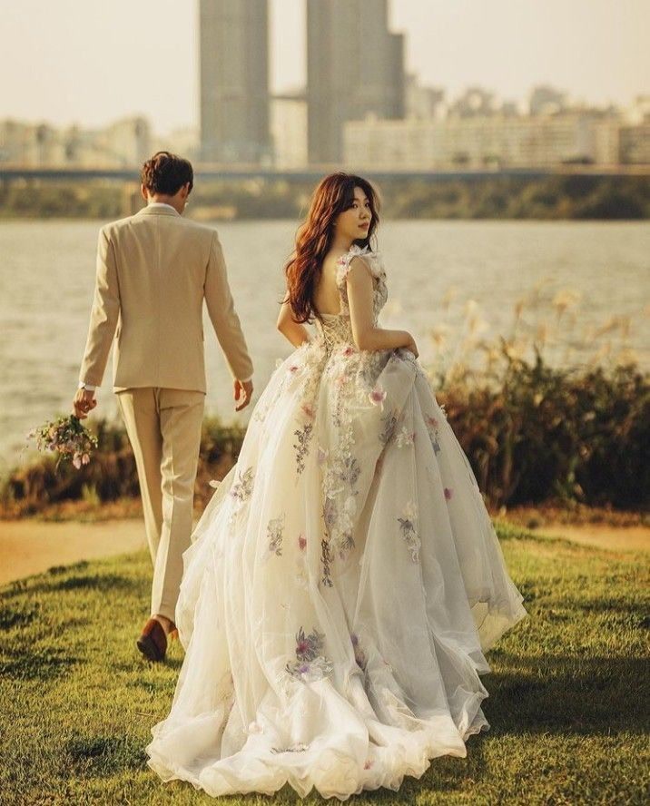 Embrace Elegance: The Allure of Natural Fiber Wedding Dresses