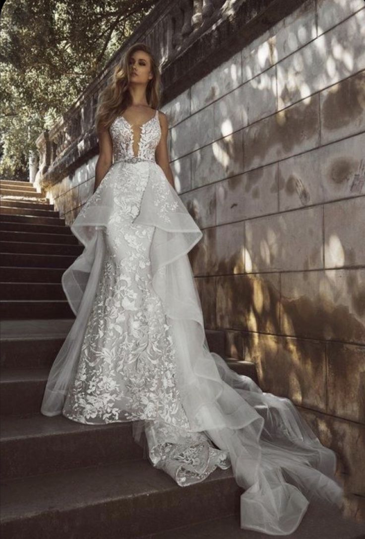 Exploring Contemporary Bridal Gowns: A Perfect Blend of Tradition and Modernity