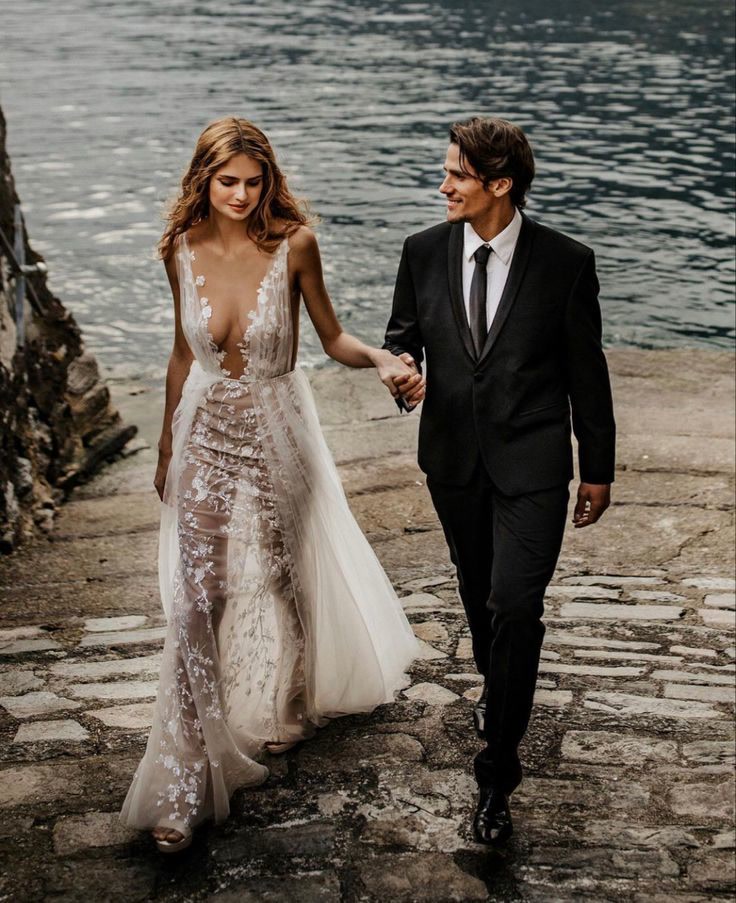 Upgrade Your Look with Figure-Enhancing Wedding Dresses