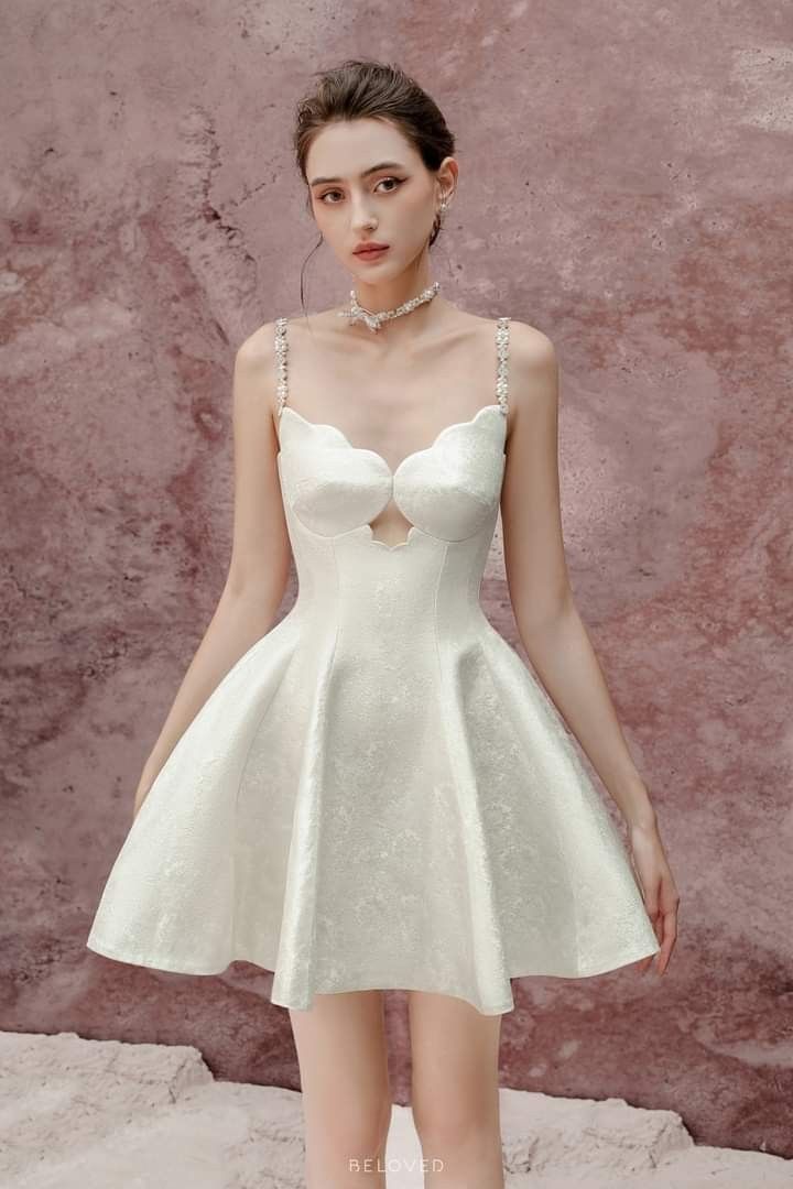 Elevate Your Wedding Day: Exploring Customizable Short Gowns for Brides